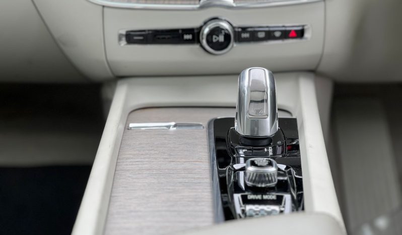 
								Volvo XC60 T8 full									