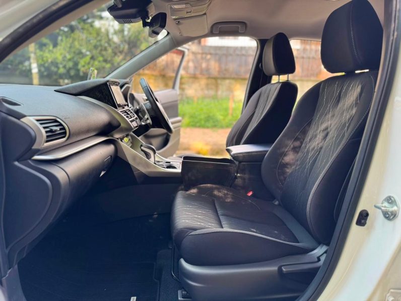 
								Mitsubishi Eclipse Cross full									