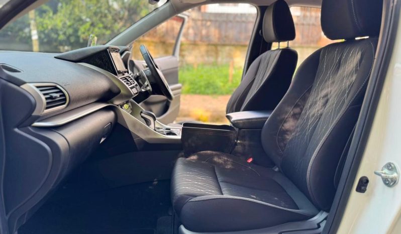 
								Mitsubishi Eclipse Cross full									