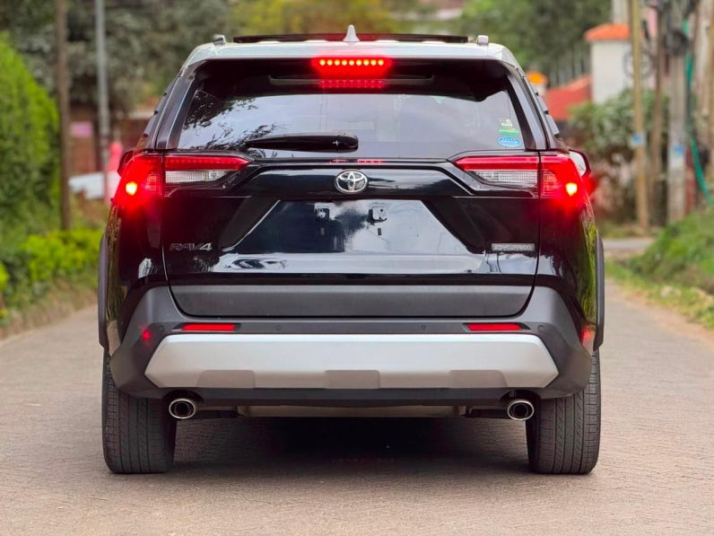 
								Toyota RAV4 full									