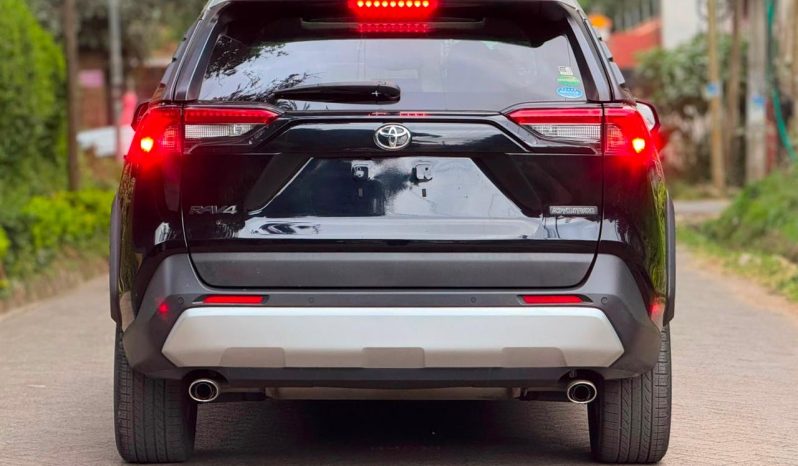 
								Toyota RAV4 full									