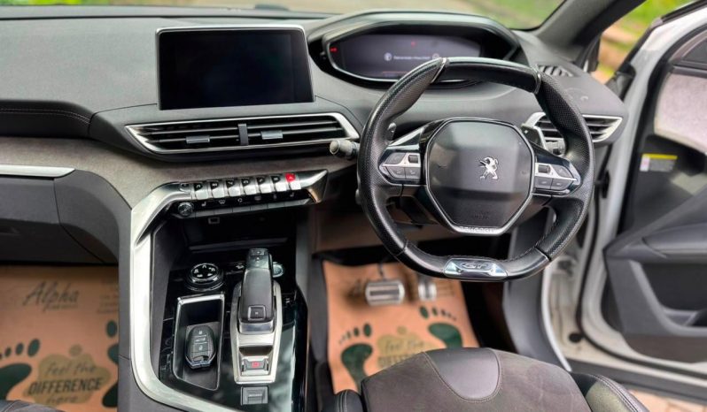 
								Peugeot 5008 GT full									