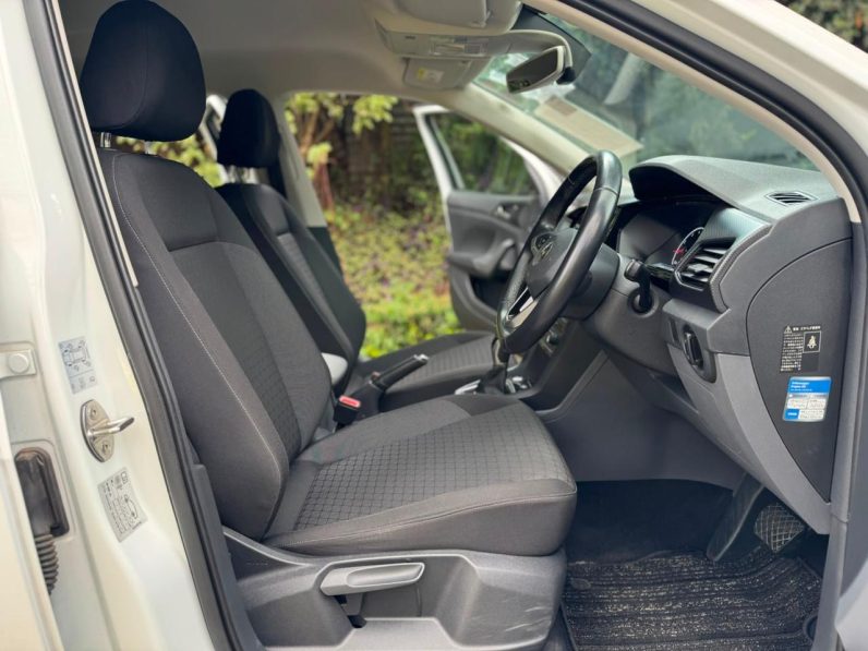 
								Volkswagen T-Cross full									