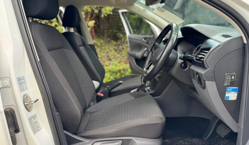 
								Volkswagen T-Cross full									