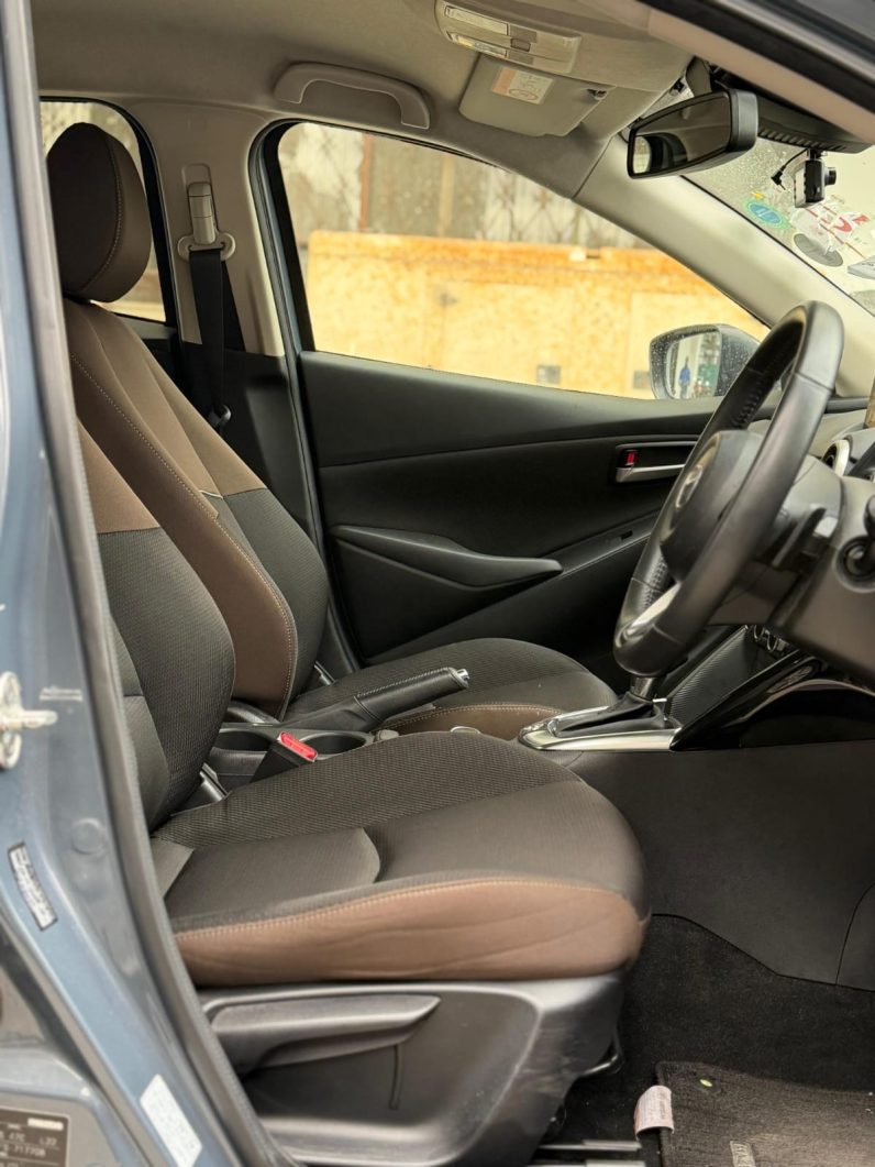 
								Mazda 2 full									
