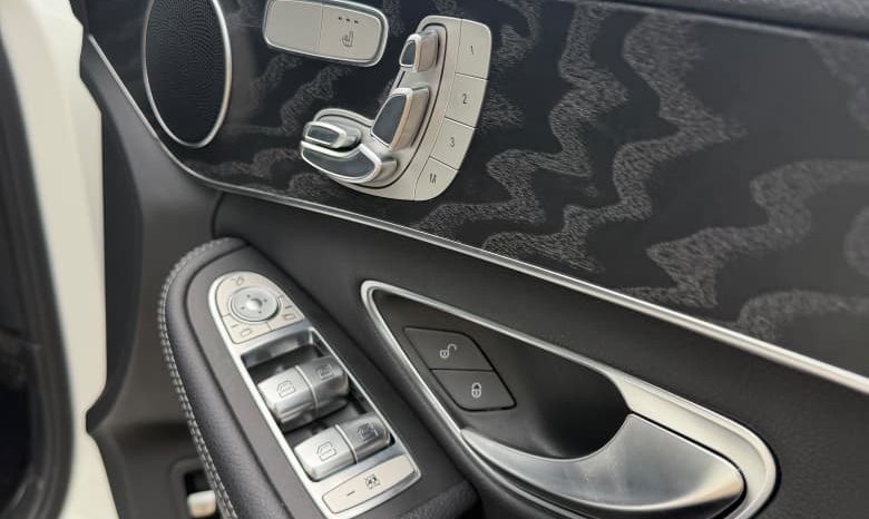 
								Mercedes Benz C200 full									