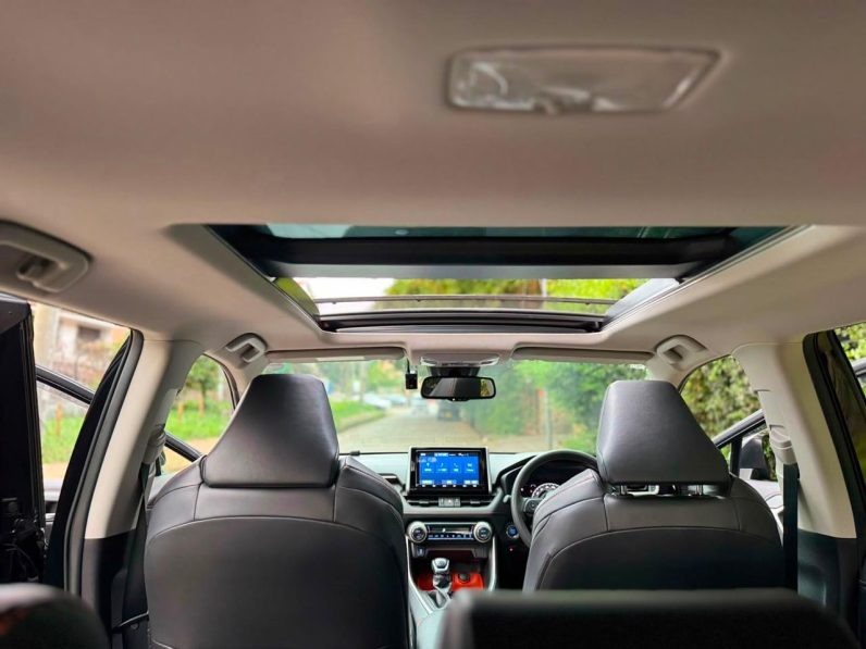 
								Toyota RAV4 full									
