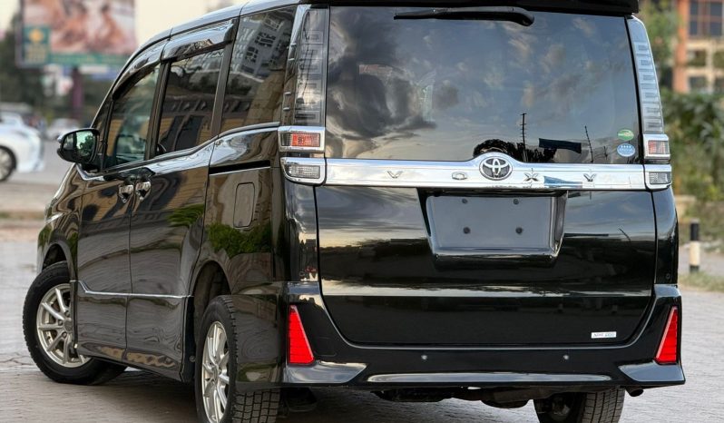 
								Toyota Voxy full									