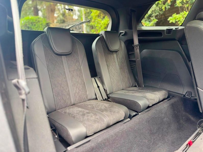 
								Peugeot 5008 GT full									