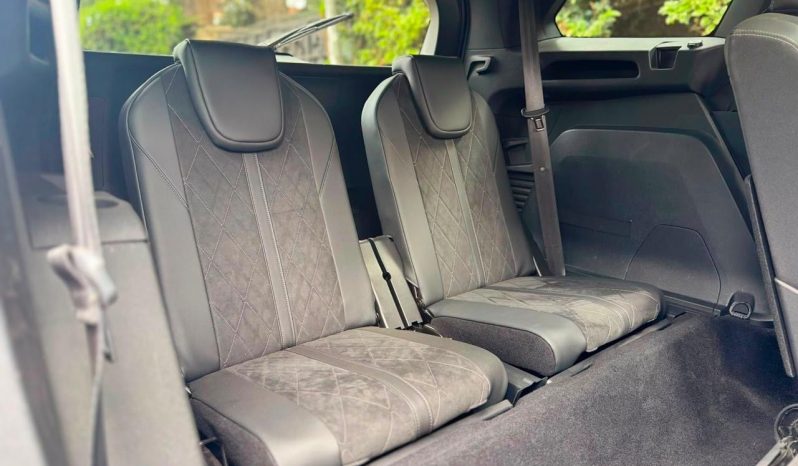 
								Peugeot 5008 GT full									