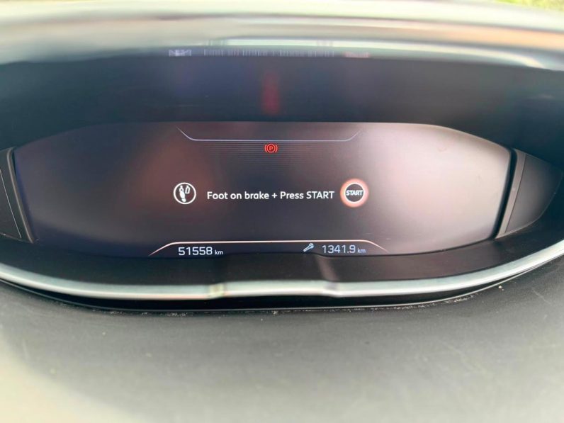 
								Peugeot 5008 GT full									