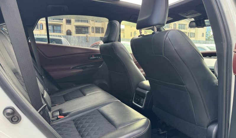 
								Toyota Harrier full									