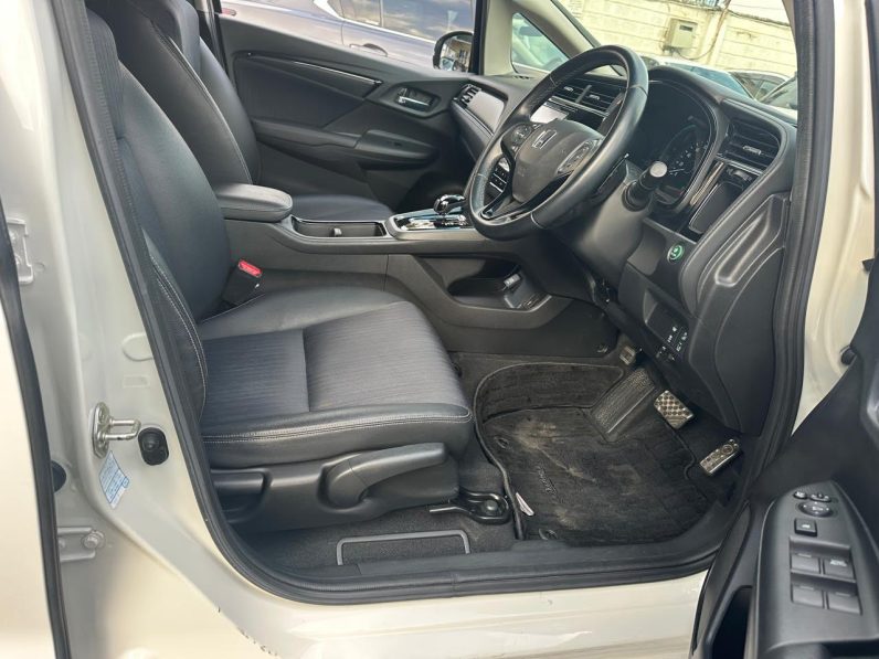 
								Honda Fit Shuttle Z full									