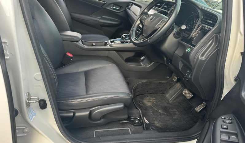 
								Honda Fit Shuttle Z full									