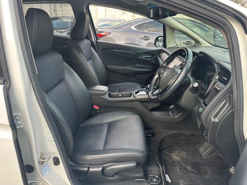 
								Honda Fit Shuttle Z full									