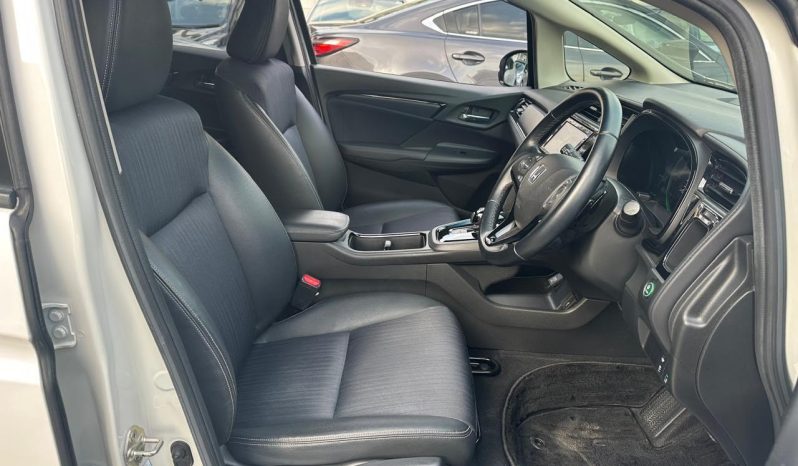 
								Honda Fit Shuttle Z full									