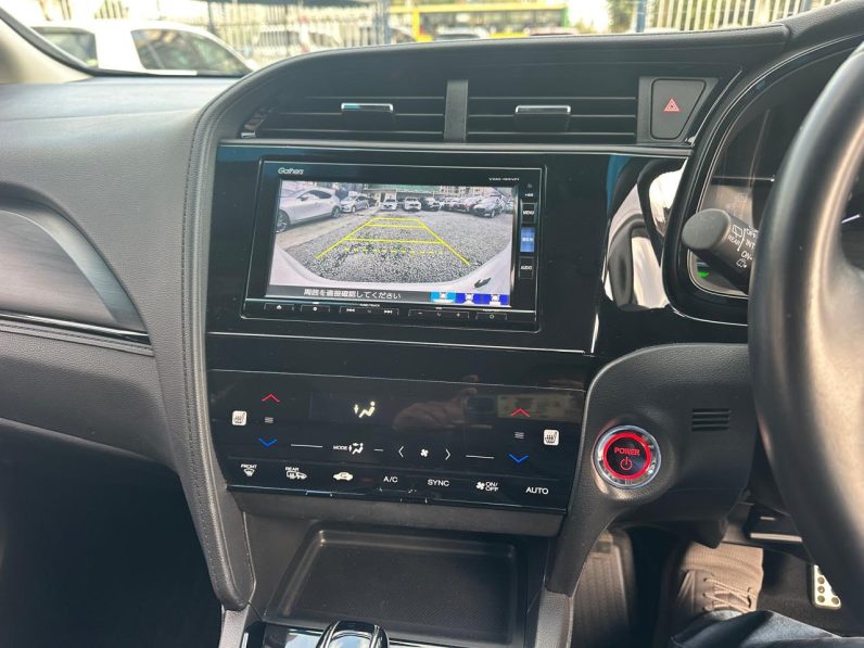 
								Honda Fit Shuttle Z full									