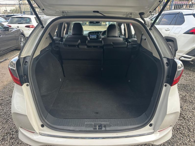 
								Honda Fit Shuttle Z full									