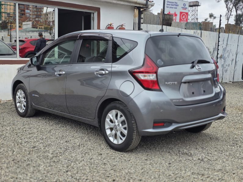 
								Nissa Note E-power full									
