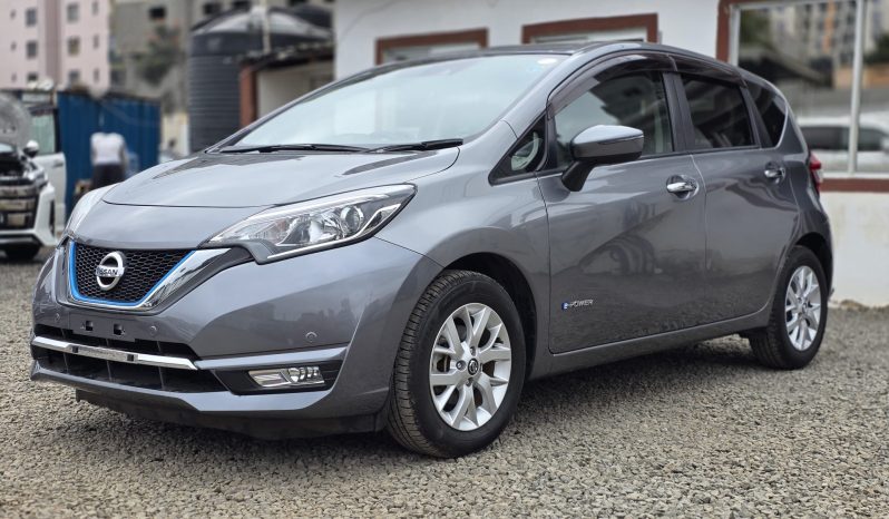 
								Nissa Note E-power full									
