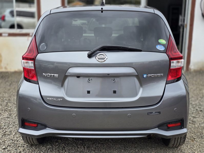 
								Nissa Note E-power full									