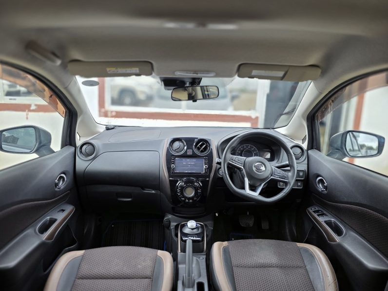 
								Nissa Note E-power full									