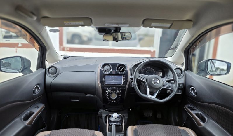
								Nissa Note E-power full									