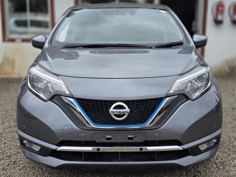
								Nissa Note E-power full									
