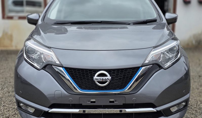 
								Nissa Note E-power full									