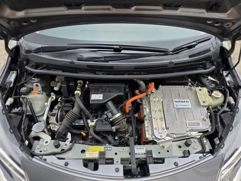 
								Nissa Note E-power full									