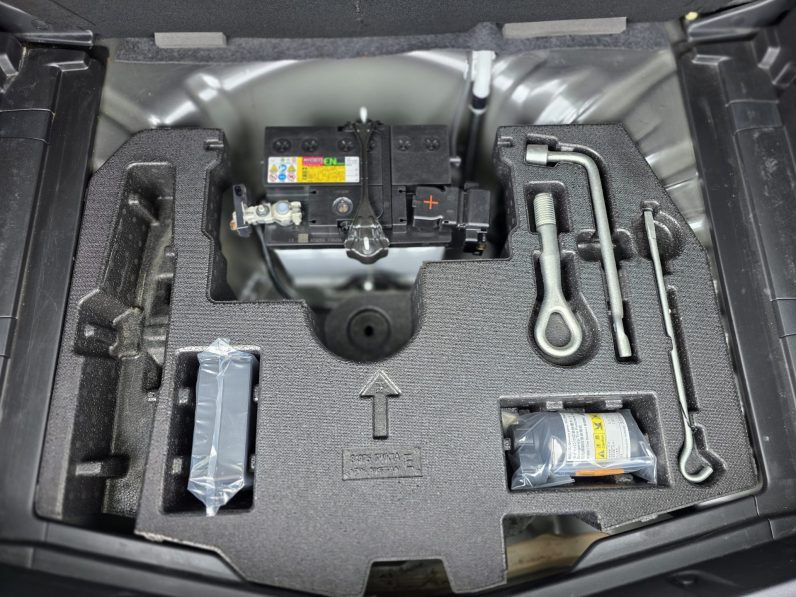 
								Nissa Note E-power full									
