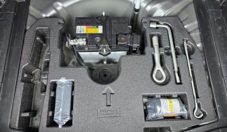 
								Nissa Note E-power full									
