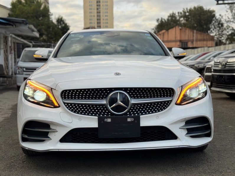 
								Mercedes Benz C200 full									