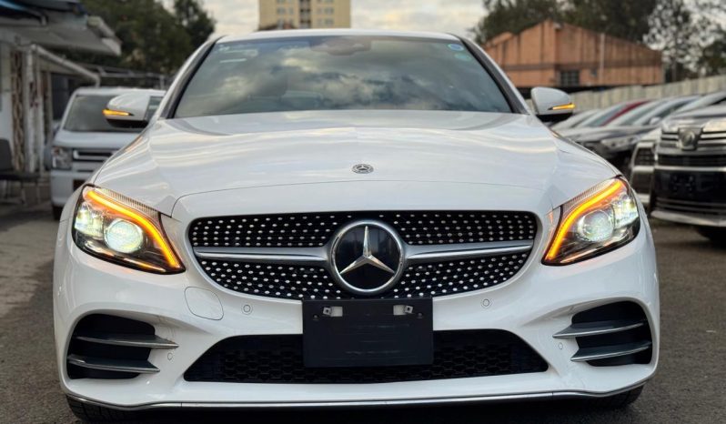 
								Mercedes Benz C200 full									