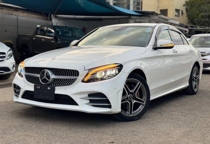 
								Mercedes Benz C200 full									