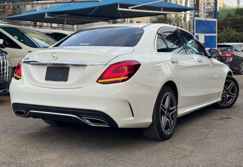 
								Mercedes Benz C200 full									