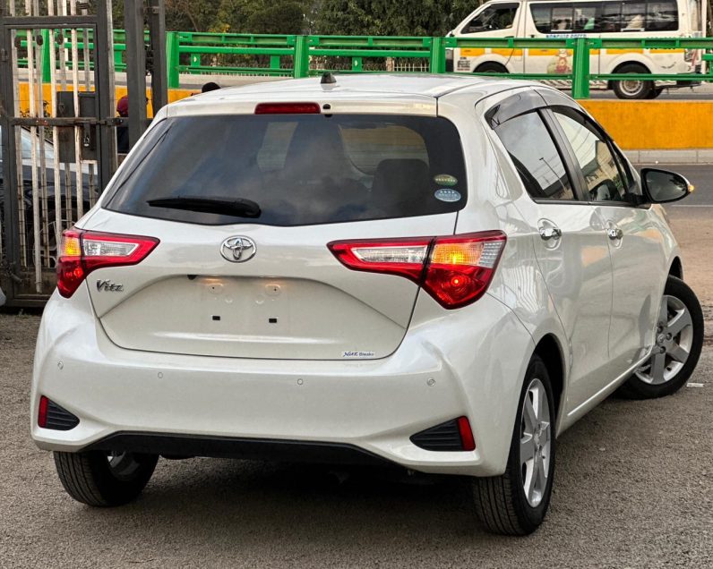 
								Toyota Vitz full									