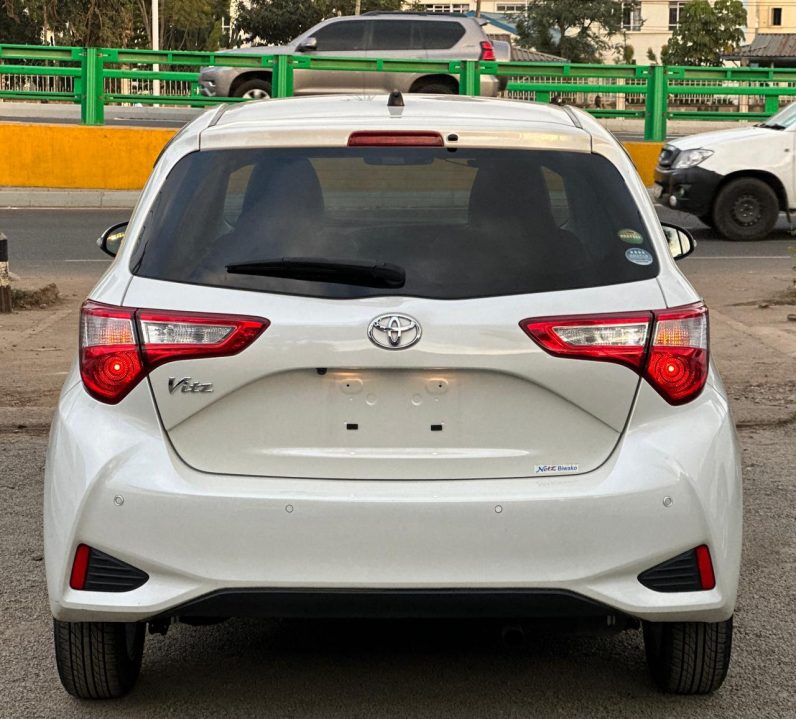 
								Toyota Vitz full									