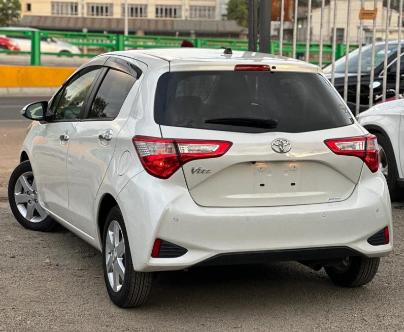 
								Toyota Vitz full									