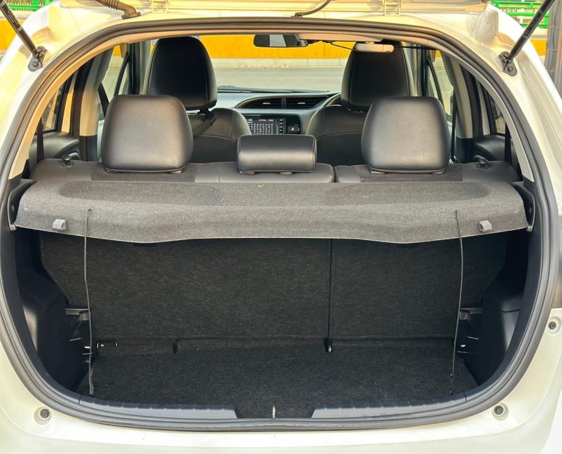 
								Toyota Vitz full									