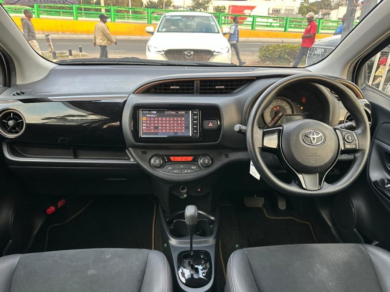 
								Toyota Vitz full									