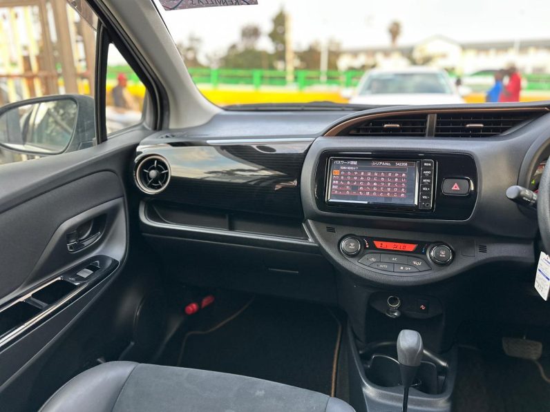
								Toyota Vitz full									