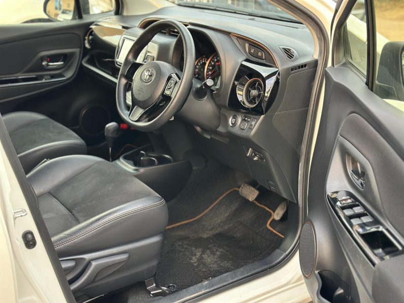 
								Toyota Vitz full									