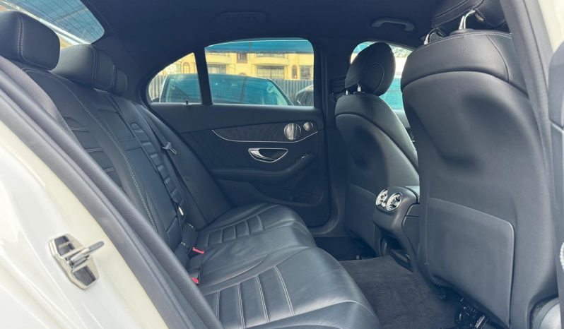 
								Mercedes Benz C200 full									