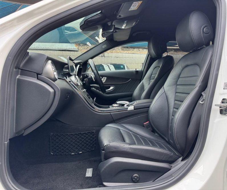 
								Mercedes Benz C200 full									