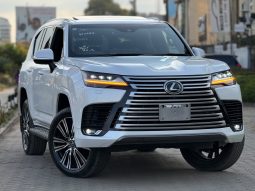 Lexus LX600