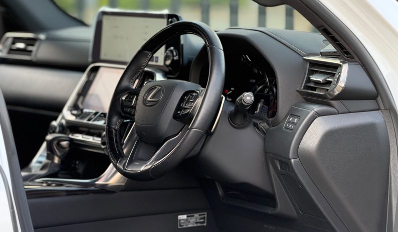 
								Lexus LX600 full									