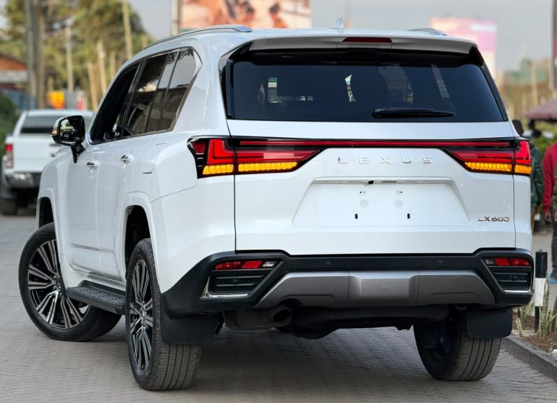 
								Lexus LX600 full									