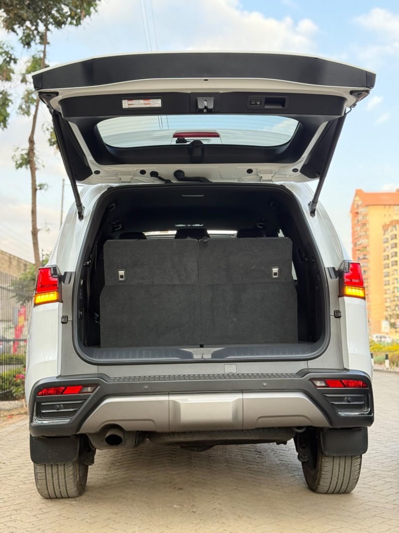 
								Lexus LX600 full									