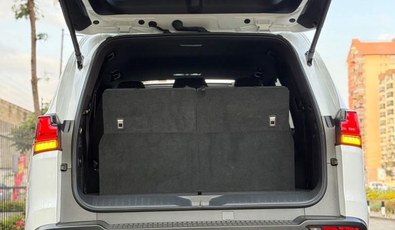 
								Lexus LX600 full									